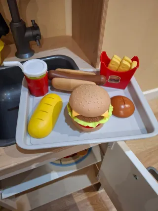 Cocinita de juguete con accesorios