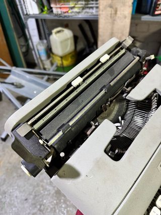 Máquina de escribir Olivetti Lettera 35