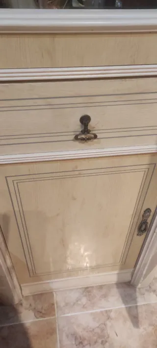 Mueble vitrina decapé blanco 225x195x50