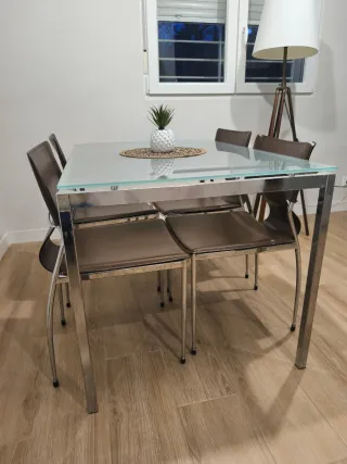 Conjunto mesa de cristal comedor y sus 4 sillas
