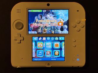 Nintendo 2DS Tomodachi Life White + Red