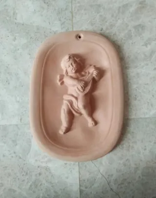 Angelito tocando laúd