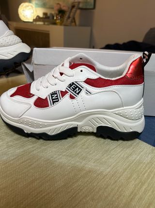 ZAPATILLAS TOTALMENTE NUEVAS