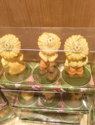 33 Candele decorative + 3 portacandele.