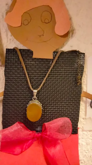 Colgante de ámbar y plata