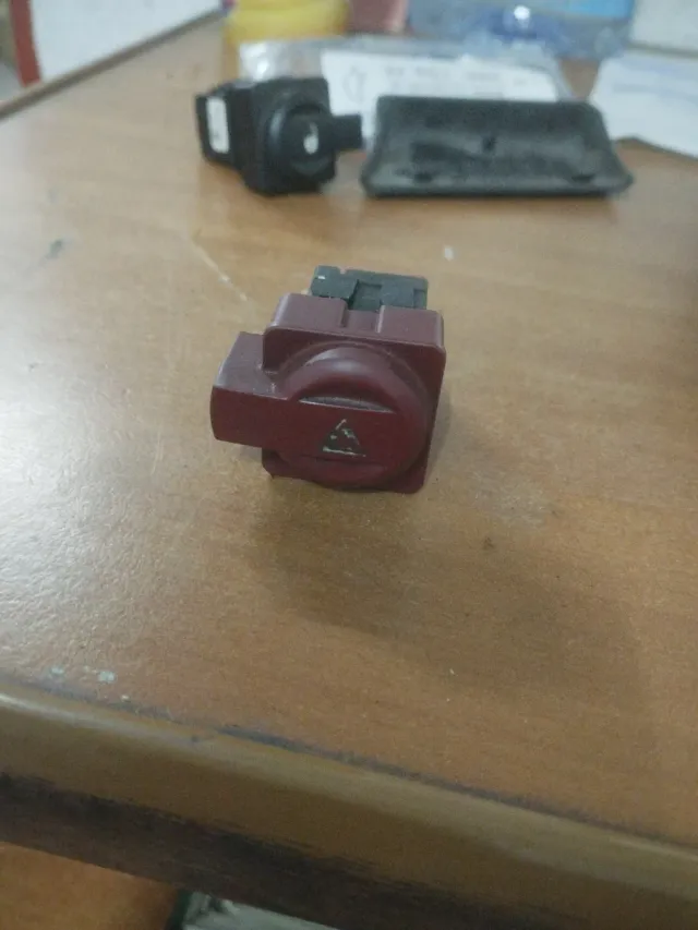 Botón de emergencia rojo