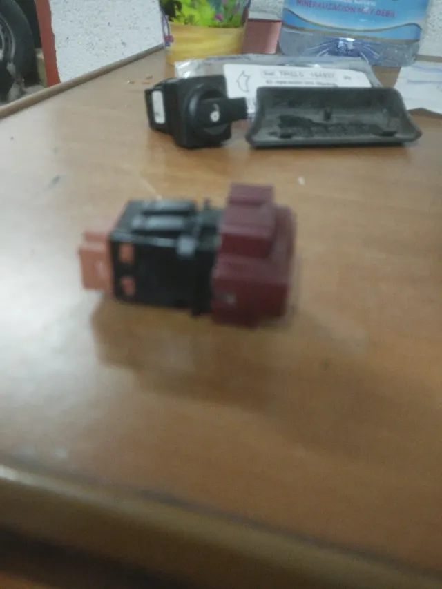 Botón de emergencia rojo