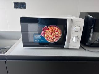 Cecotec Microondas ProClean 20L 700W