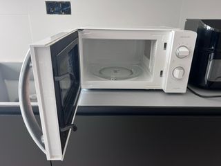 Cecotec Microondas ProClean 20L 700W