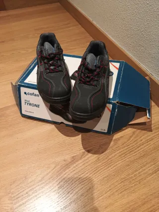 Zapatos de seguridad Cofan Tyrone negros y rojos
