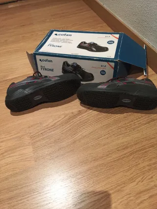 Zapatos de seguridad Cofan Tyrone negros y rojos