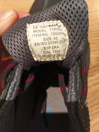 Zapatos de seguridad Cofan Tyrone negros y rojos