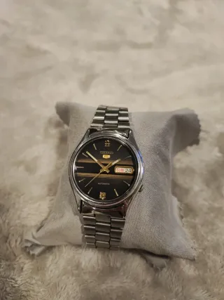 Reloj Seiko 5 Vintage Negro y Dorado
