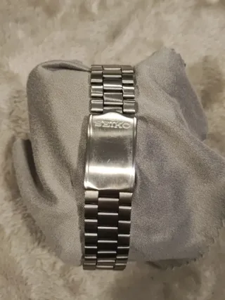 Reloj Seiko 5 Vintage Negro y Dorado