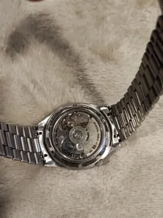 Reloj Seiko 5 Vintage Negro y Dorado