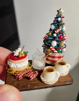 Vassoio natalizio in miniatura per casa delle bambole 1:12