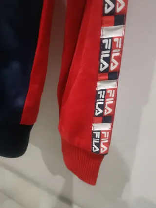 Sudadera Fila Roja y Azul con Capucha