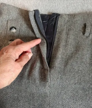 Falda gris con botones