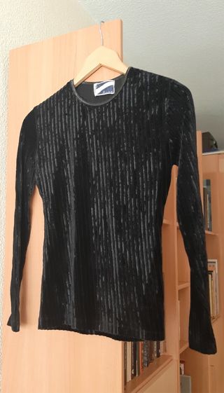 CAMISETA DE TERCIOPELO NEGRO