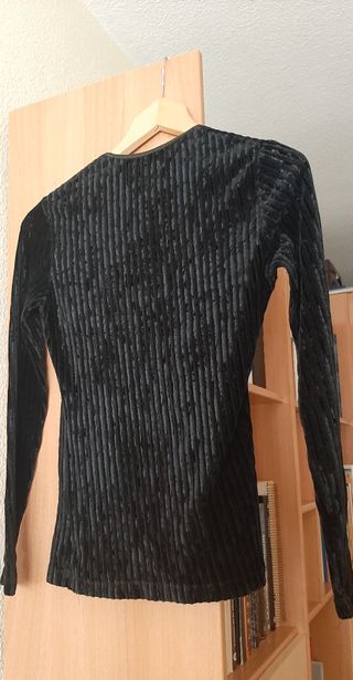 CAMISETA DE TERCIOPELO NEGRO