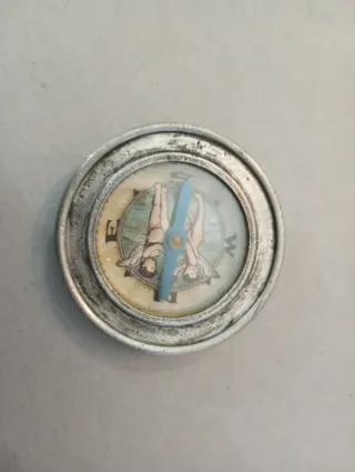 Bussola antica in peltro