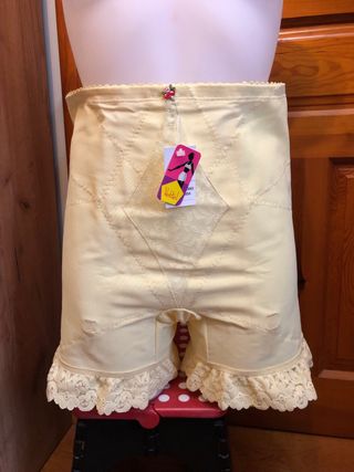 Faja vintage amarilla encaje