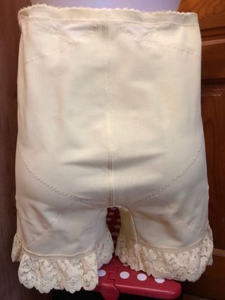 Faja vintage amarilla encaje