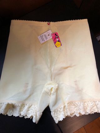 Faja vintage amarilla encaje