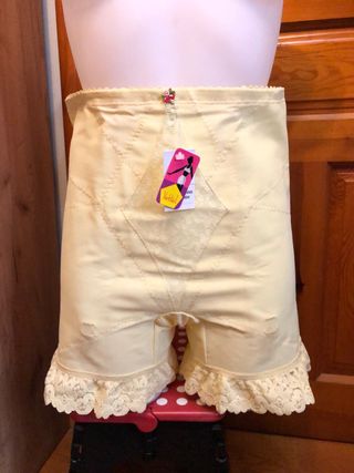 Faja vintage amarilla encaje