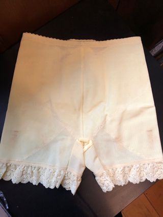 Faja vintage amarilla encaje