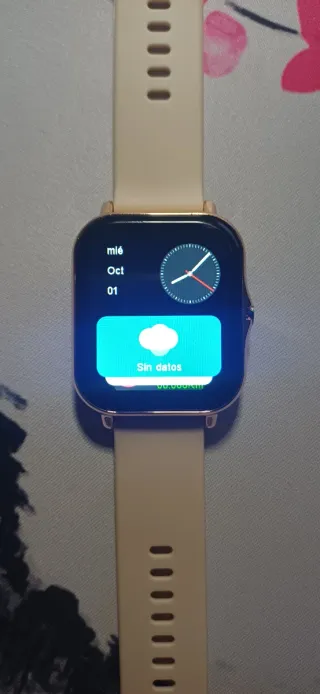 Smartwatch Beige y Dorado