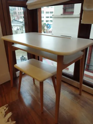 Splendido scrittoio e sgabello per bambini