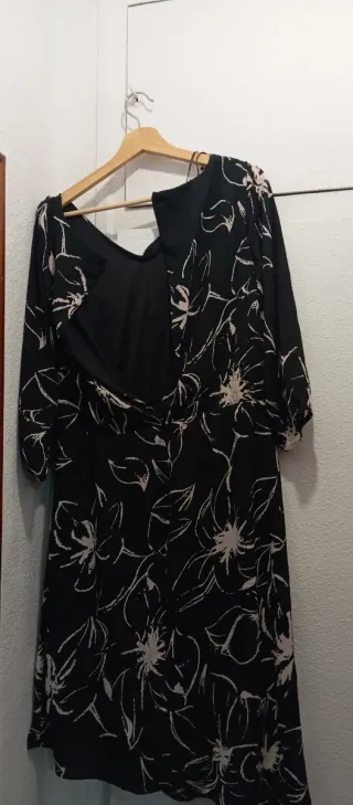 Vestido Bpc Selección floral negro