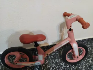Bicicleta de equilibrio infantil rosa