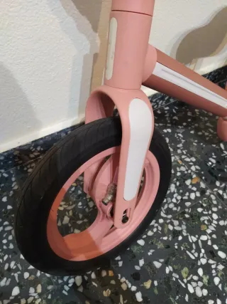Bicicleta de equilibrio infantil rosa