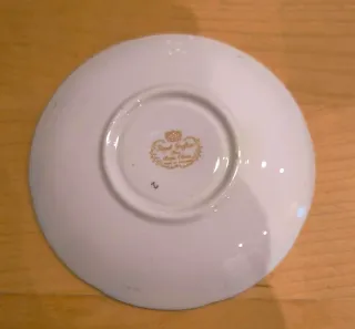 Taza de té y plato de porcelana