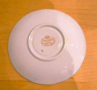 Taza de té y plato de porcelana