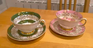 Taza de té y plato de porcelana