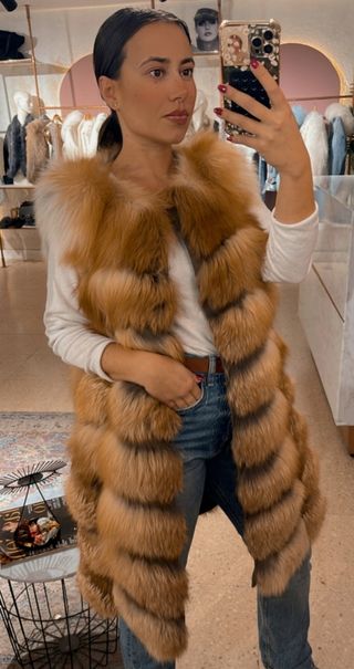Chaleco en piel natural de zorro rojo.