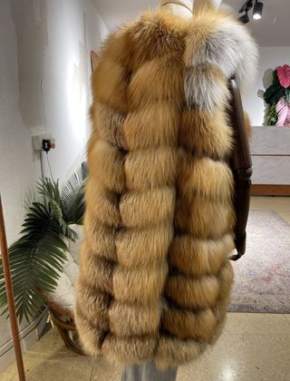 Chaleco en piel natural de zorro rojo.
