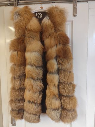Chaleco en piel natural de zorro rojo.