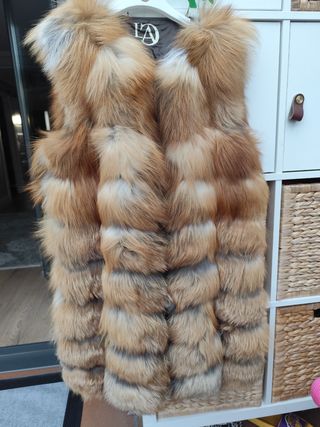Chaleco en piel natural de zorro rojo.