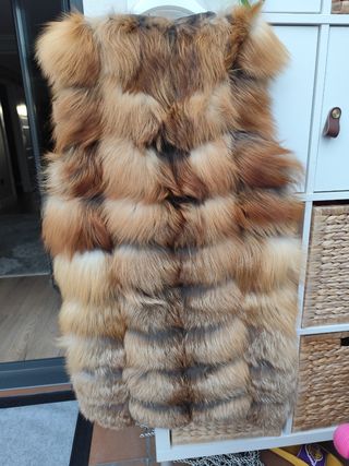 Chaleco en piel natural de zorro rojo.