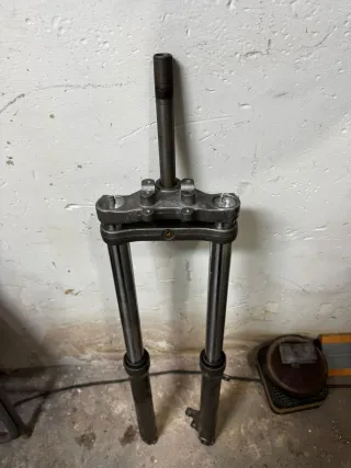 Caballete moto y horquilla delantera