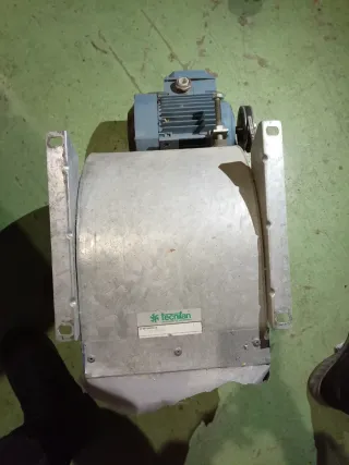 Turbina con motor trifásico.