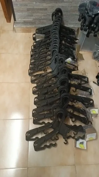 Percha Traje Buceo Negra