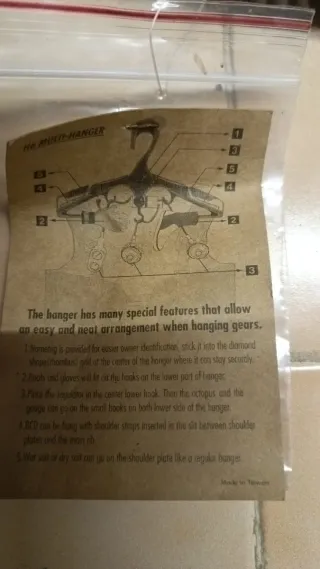 Percha Traje Buceo Negra