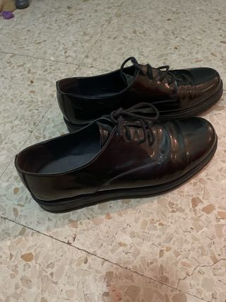 Zapatos negros de charol