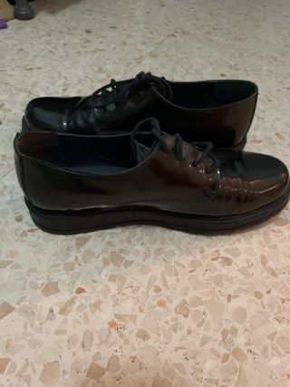 Zapatos negros de charol