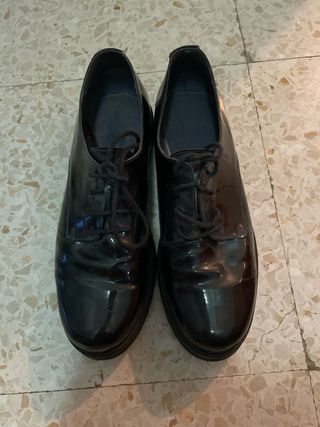 Zapatos negros de charol